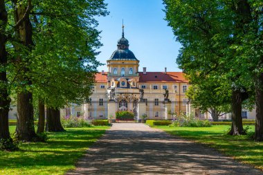 Çek Cumhuriyeti 'ndeki Horovice Kalesi' nde yaz günü.