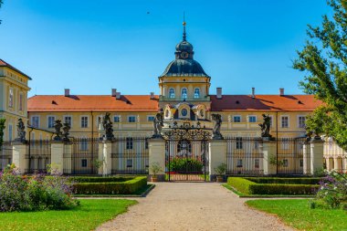 Çek Cumhuriyeti 'ndeki Horovice Kalesi' nde yaz günü.