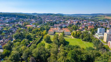 Çek Cumhuriyeti 'ndeki Horovice Kalesi' nde yaz günü.
