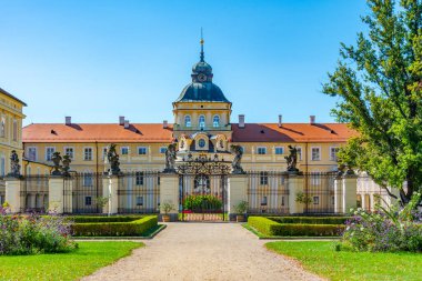 Çek Cumhuriyeti 'ndeki Horovice Kalesi' nde yaz günü.