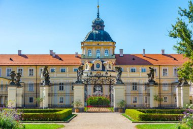 Çek Cumhuriyeti 'ndeki Horovice Kalesi' nde yaz günü.