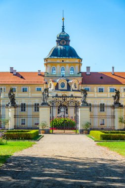Çek Cumhuriyeti 'ndeki Horovice Kalesi' nde yaz günü.