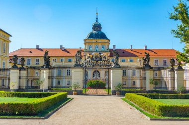 Çek Cumhuriyeti 'ndeki Horovice Kalesi' nde yaz günü.