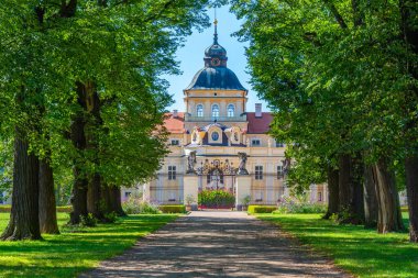 Çek Cumhuriyeti 'ndeki Horovice Kalesi' nde yaz günü.