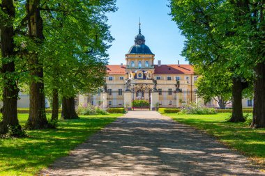 Çek Cumhuriyeti 'ndeki Horovice Kalesi' nde yaz günü.