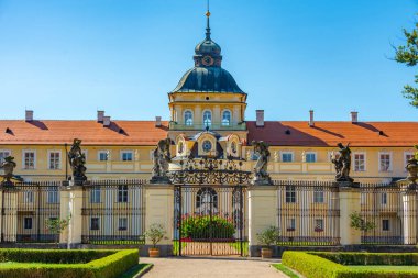 Çek Cumhuriyeti 'ndeki Horovice Kalesi' nde yaz günü.