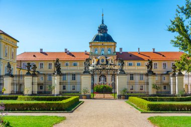 Çek Cumhuriyeti 'ndeki Horovice Kalesi' nde yaz günü.