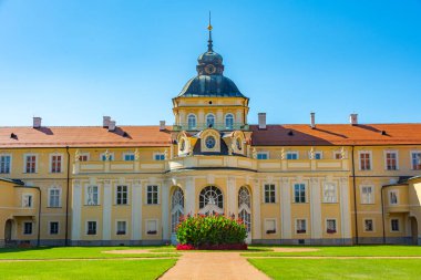 Çek Cumhuriyeti 'ndeki Horovice Kalesi' nde yaz günü.