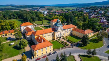 Çek Cumhuriyeti 'ndeki Horovice Kalesi' nde yaz günü.