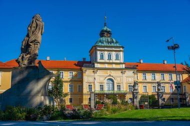 Çek Cumhuriyeti 'ndeki Horovice Kalesi' nde yaz günü.