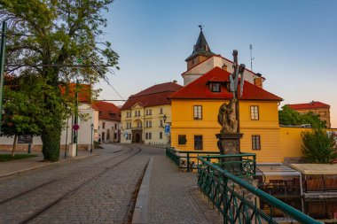 Çek Cumhuriyeti, Pilsen 'deki kara kuleye gün doğumu görüntüsü.