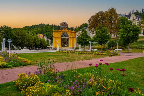 Maksim Gorkij sütunları Marianske Lazne, Çek Cumhuriyeti.