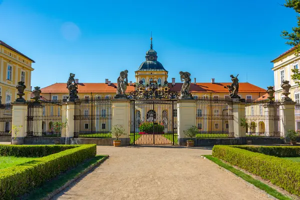 Çek Cumhuriyeti 'ndeki Horovice Kalesi' nde yaz günü.