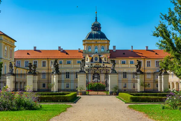 Çek Cumhuriyeti 'ndeki Horovice Kalesi' nde yaz günü.
