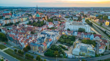 Szczecin, Poland.IMAGE 'deki eski kasabanın günbatımı manzarası