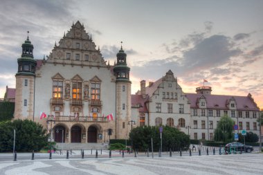 Poznan, Poland.IMAGE 'de Collegium Eksi' nin günbatımı görünümü