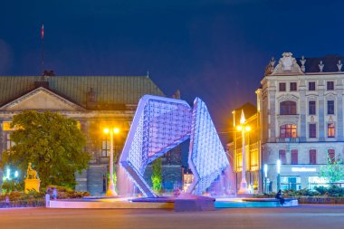 Poznan, Poland.IMAGE 'in merkezindeki Özgürlük Çeşmesinin Gece Görüşü