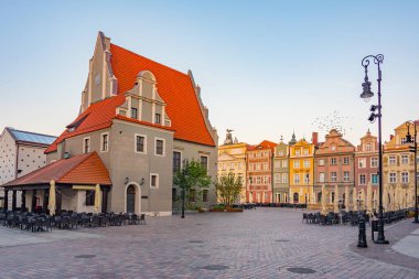 Poznan, Poland.IMAGE 'deki Ağırlık Evi' nin Gündoğumu