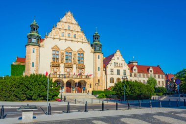 Poznan, Poland.IMAGE 'deki Collegium Eksi' nde güneşli bir gün.