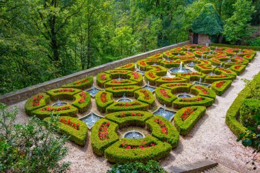 Poland.IMAGE 'deki Ksiaz kalesinin bahçesi manzarası