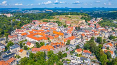 Polonya 'nın Klodzko kentinin panorama manzarası.