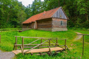 Nowy Sacz, Poland.IMAGE 'deki Sadecki Ethnographic Park' taki tarihi binalar.