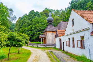 Nowy Sacz, Poland.IMAGE 'deki Sadecki Ethnographic Park' taki tarihi binalar.
