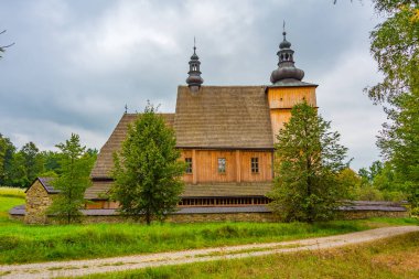 Nowy Sacz, Poland.IMAGE 'deki Sadecki Ethnographic Park' taki tahta kilise.