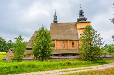 Nowy Sacz, Poland.IMAGE 'deki Sadecki Ethnographic Park' taki tahta kilise.