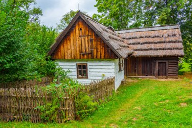 Nowy Sacz, Poland.IMAGE 'deki Sadecki Ethnographic Park' taki tarihi binalar.
