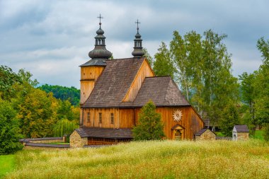 Nowy Sacz, Poland.IMAGE 'deki Sadecki Ethnographic Park' taki tahta kilise.