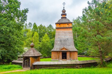 Nowy Sacz, Poland.IMAGE 'deki Sadecki Ethnographic Park' taki tahta kilise.