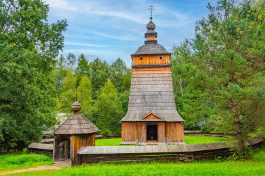 Nowy Sacz, Poland.IMAGE 'deki Sadecki Ethnographic Park' taki tahta kilise.