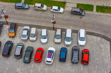 Biecz, Poland.IMAGE 'de bir otopark manzarası
