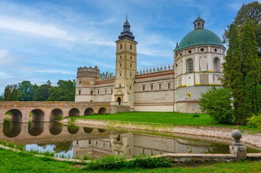 Poland.IMAGE 'deki Krasiczyn kalesinde gün doğumu.