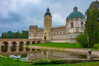 Poland.IMAGE 'deki Krasiczyn kalesinde gün doğumu.