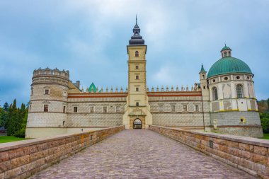 Poland.IMAGE 'deki Krasiczyn kalesinde gün doğumu.