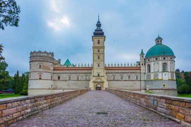 Poland.IMAGE 'deki Krasiczyn kalesinde gün doğumu.