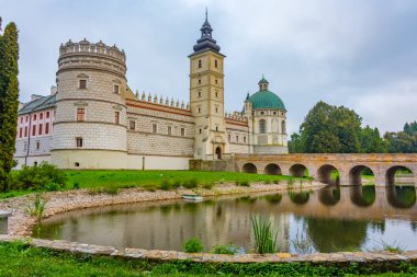 Poland.IMAGE 'deki Krasiczyn kalesinde gün doğumu.