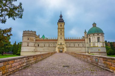 Poland.IMAGE 'deki Krasiczyn kalesinde gün doğumu.