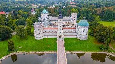 Poland.IMAGE 'deki Krasiczyn kalesinde gün doğumu.