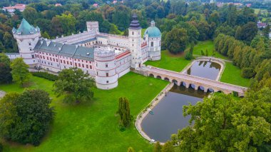 Poland.IMAGE 'deki Krasiczyn kalesinde gün doğumu.