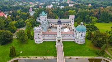 Poland.IMAGE 'deki Krasiczyn kalesinde gün doğumu.