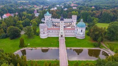 Poland.IMAGE 'deki Krasiczyn kalesinde gün doğumu.