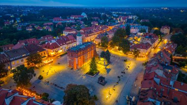 Sandomierz, Poland.IMAGE 'deki Rynek Meydanı' nın günbatımı görünümü