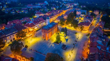 Sandomierz, Poland.IMAGE 'deki Rynek Meydanı' nın günbatımı görünümü