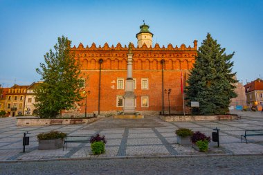 Sandomierz, Poland.IMAGE 'deki Rynek Meydanı' nın günbatımı manzarası