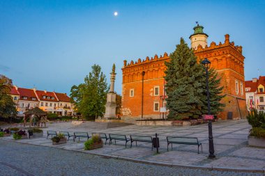 Sandomierz, Poland.IMAGE 'deki Rynek Meydanı' nın günbatımı manzarası