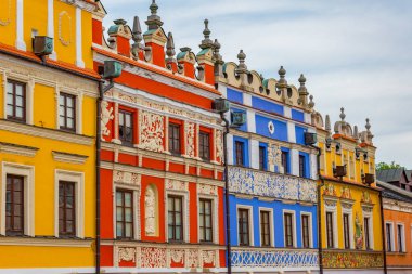 Zamosc, Poland.IMAGE 'deki Rynek Meydanı' ndaki renkli evler