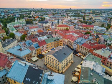 Lublin, Poland.IMAGE 'deki Rynek Meydanı' nın gün batımı manzarası